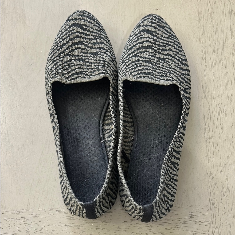 Skechers Black and Gray Flats